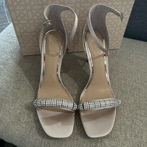 NWB Badgley Mischka Bridal Satin Shoes Women size 9